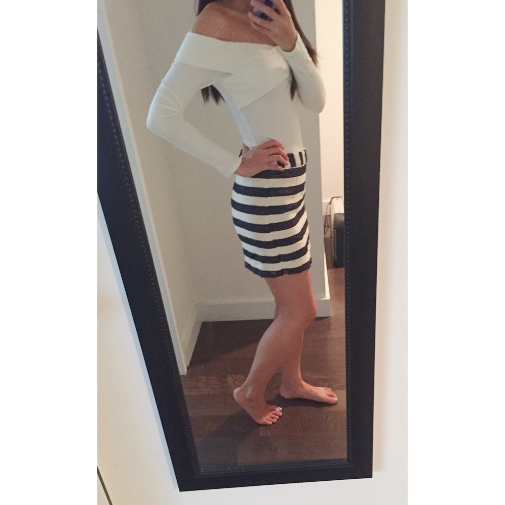 ❌SOLD❌Forever 21 Striped Navy and Cream Mini Skirt - Picture 2 of 5