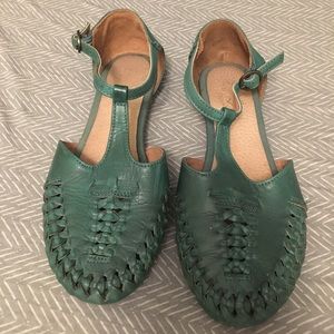 Vintage looking green Sandel Flats