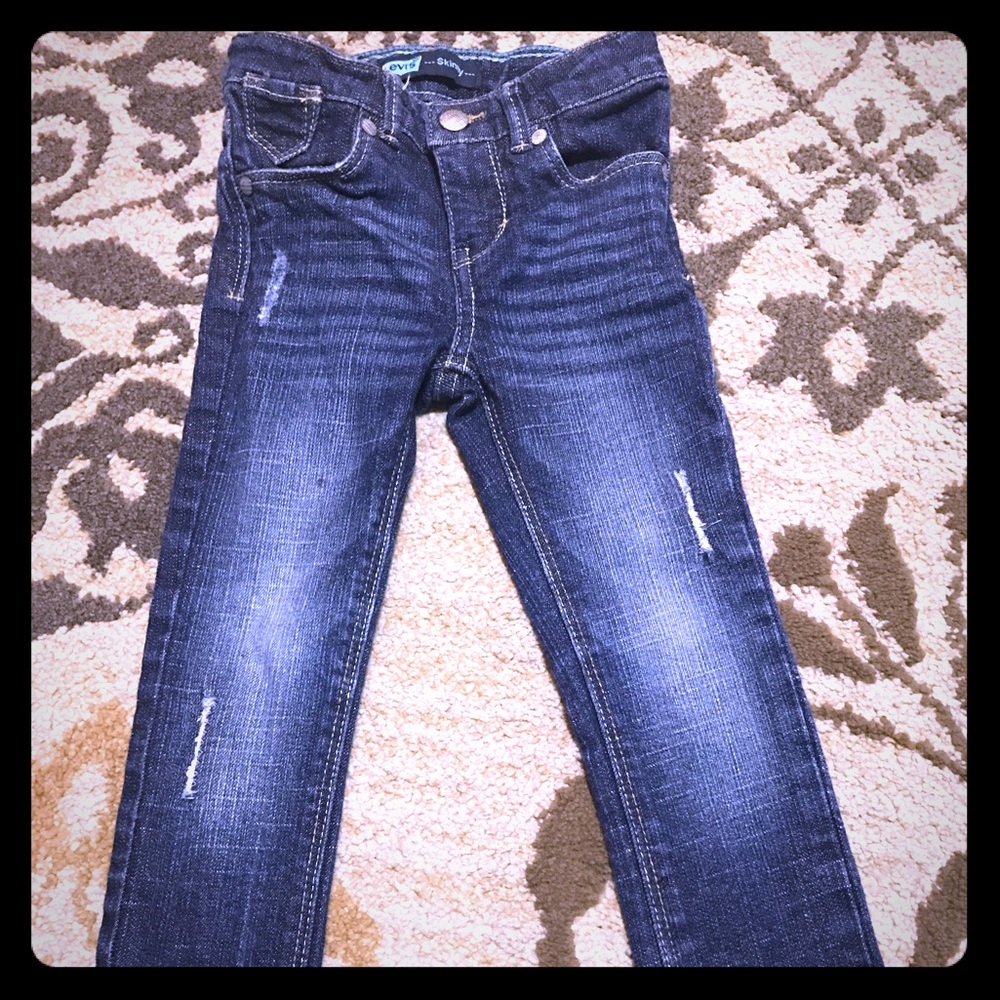 Levi's skinny jean with distress look
