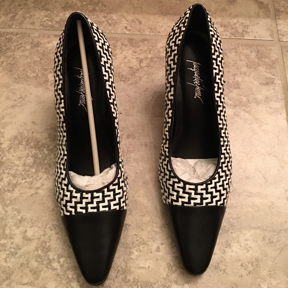 BRAND NEW Black & White heels perfect for work!!