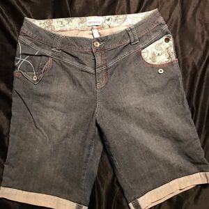 Venezia Size 22 Bermuda shorts