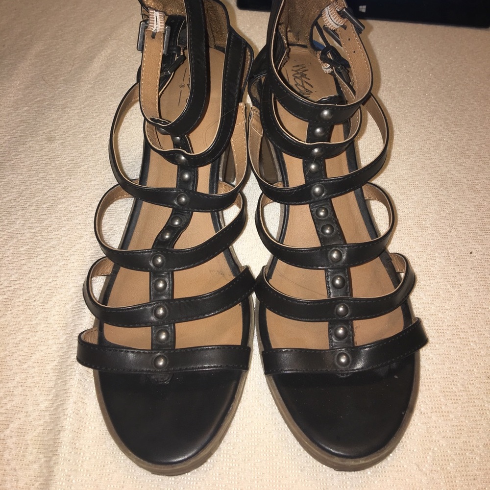 Strap low heel sandals