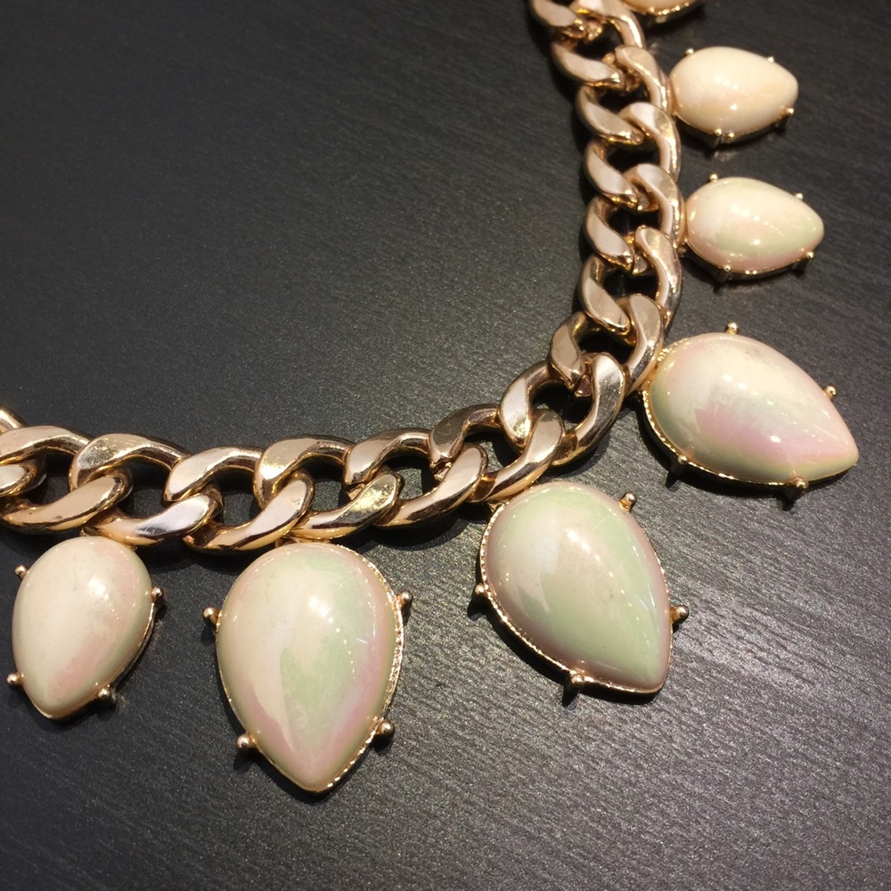 Beautiful statement necklace - Picture 2 of 4