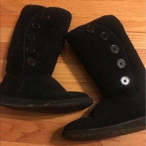 Black knit boots