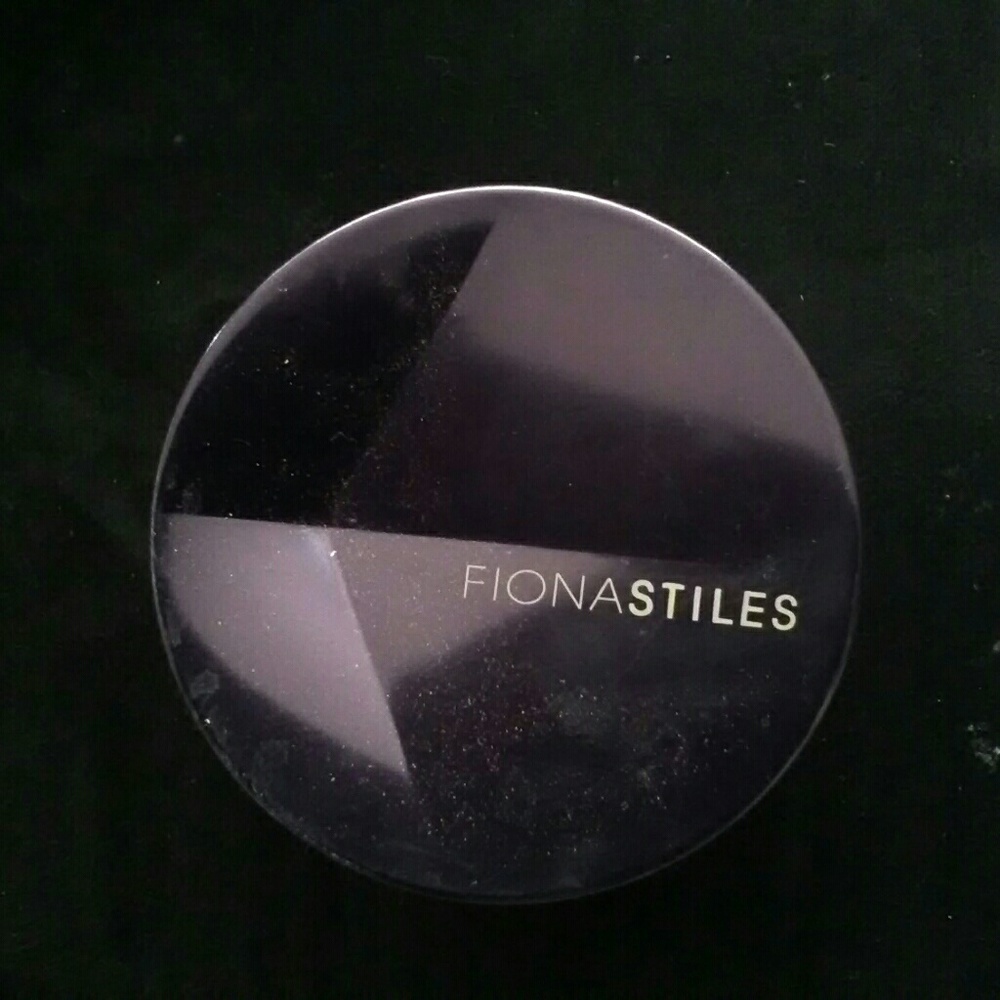 SOLD - Fiona Stiles Loose Face Powder.