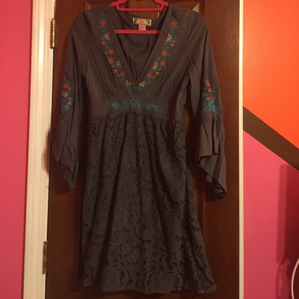 Dress. - Picture 3 of 3