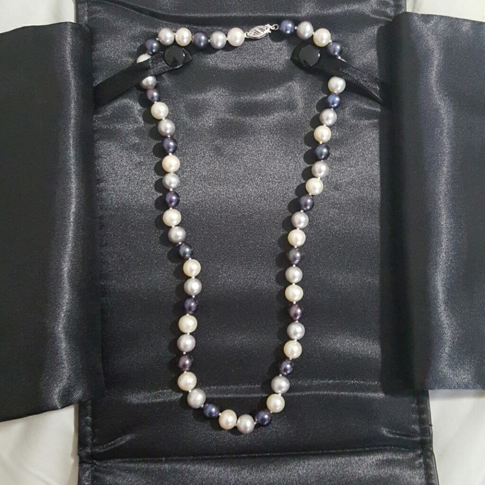 Pearl multicolored necklace