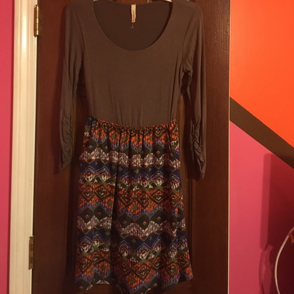 Dress. - Picture 3 of 3