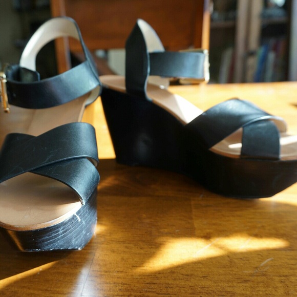 Michael Kors criss cross black platform sandal - Picture 1 of 5