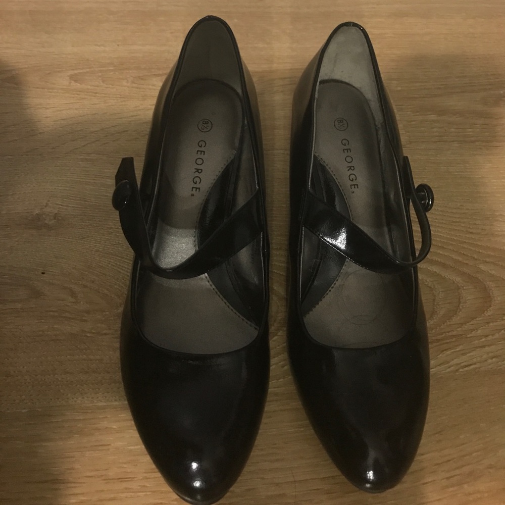Black Pumps