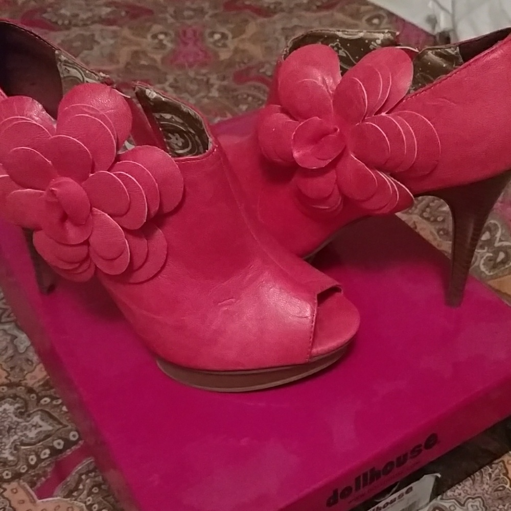 Open toed peach colored flower heels