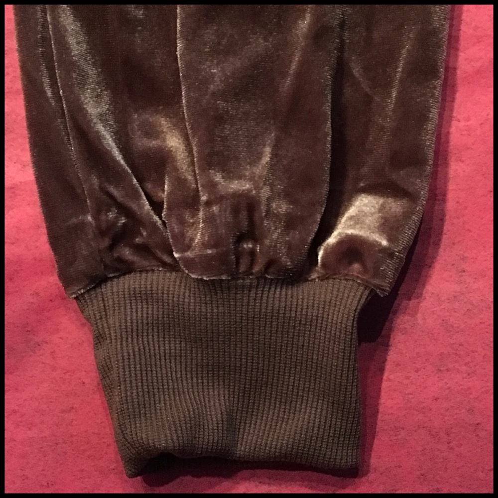 Off-the-Shoulder Velvet in Mocha - Picture 5 of 7