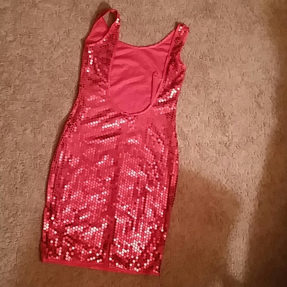 Women's size 6 red sequin dress - Picture 2 of 3