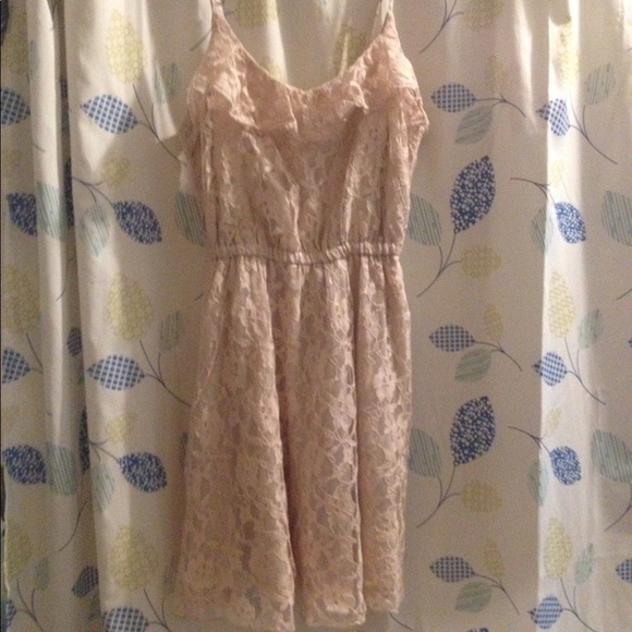 ✨SOLD on Instagram✨ H&M teen wolf Lydia Martin - Picture 2 of 4