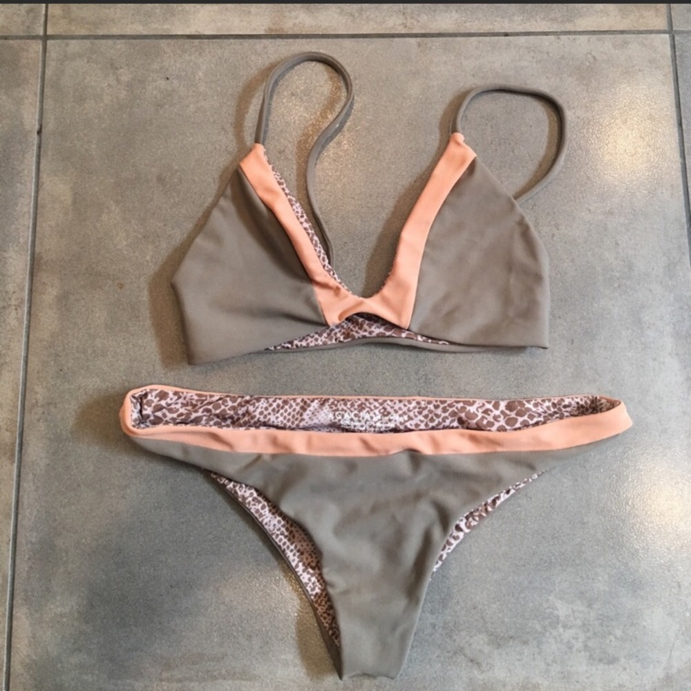 Acacia Manoa and Pupukea. Size Small.
