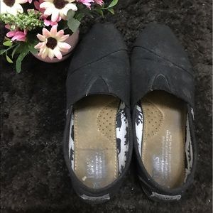 Black toms