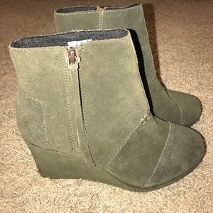Brand New Army Green Toms Booties Sz 7