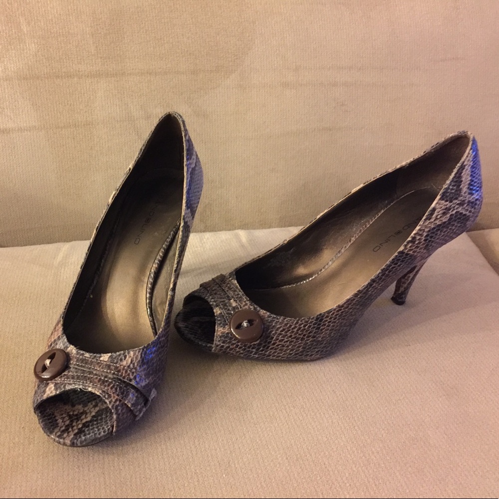Bandolino 3"heels Size 9.