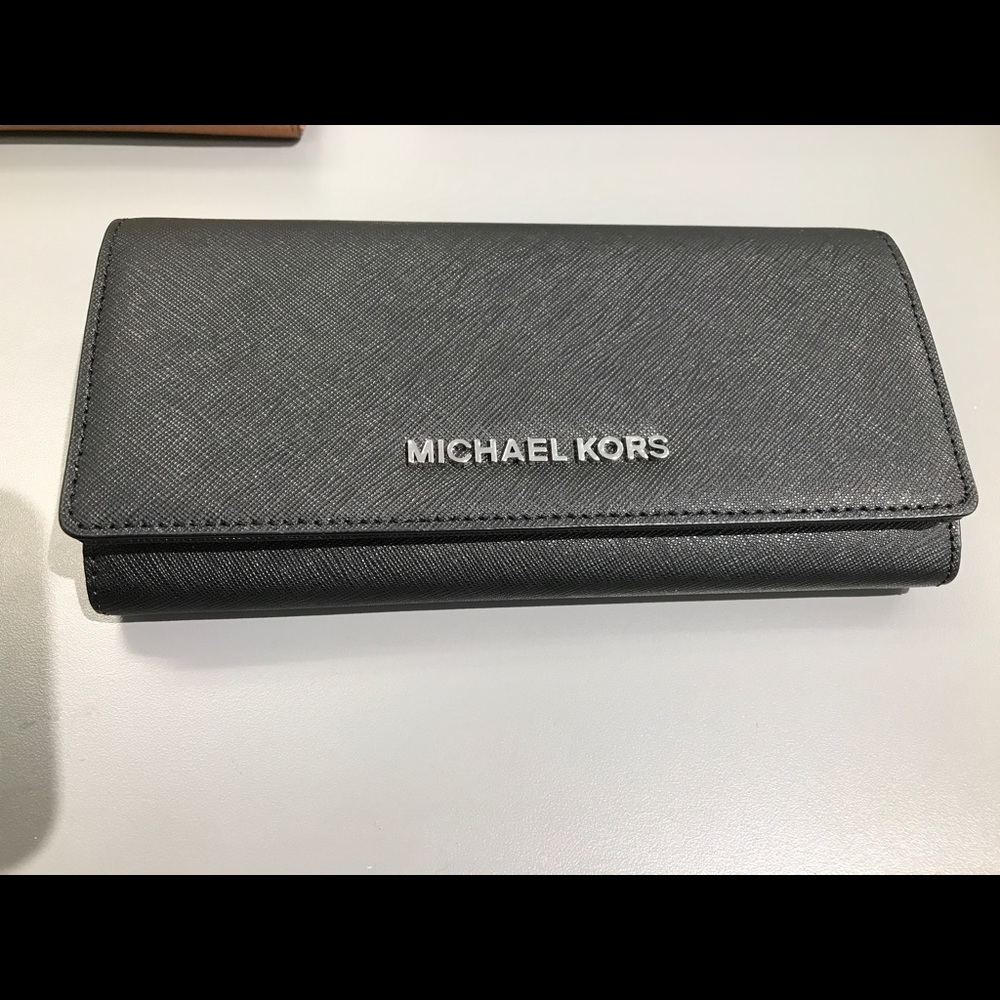 Michael Kors Black/gold wallet