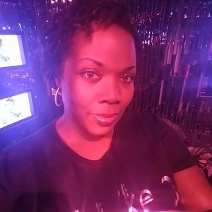 Meet your Posher, Dee