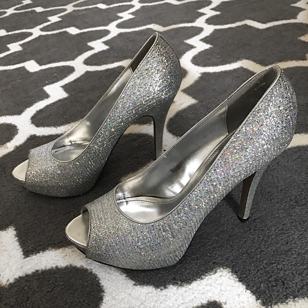 Sparkly Worthington pumps