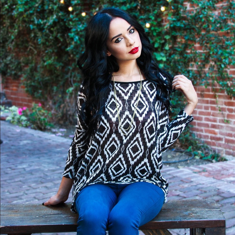 🌟SALE🌟 Black & White Diamond Hi Lo Top