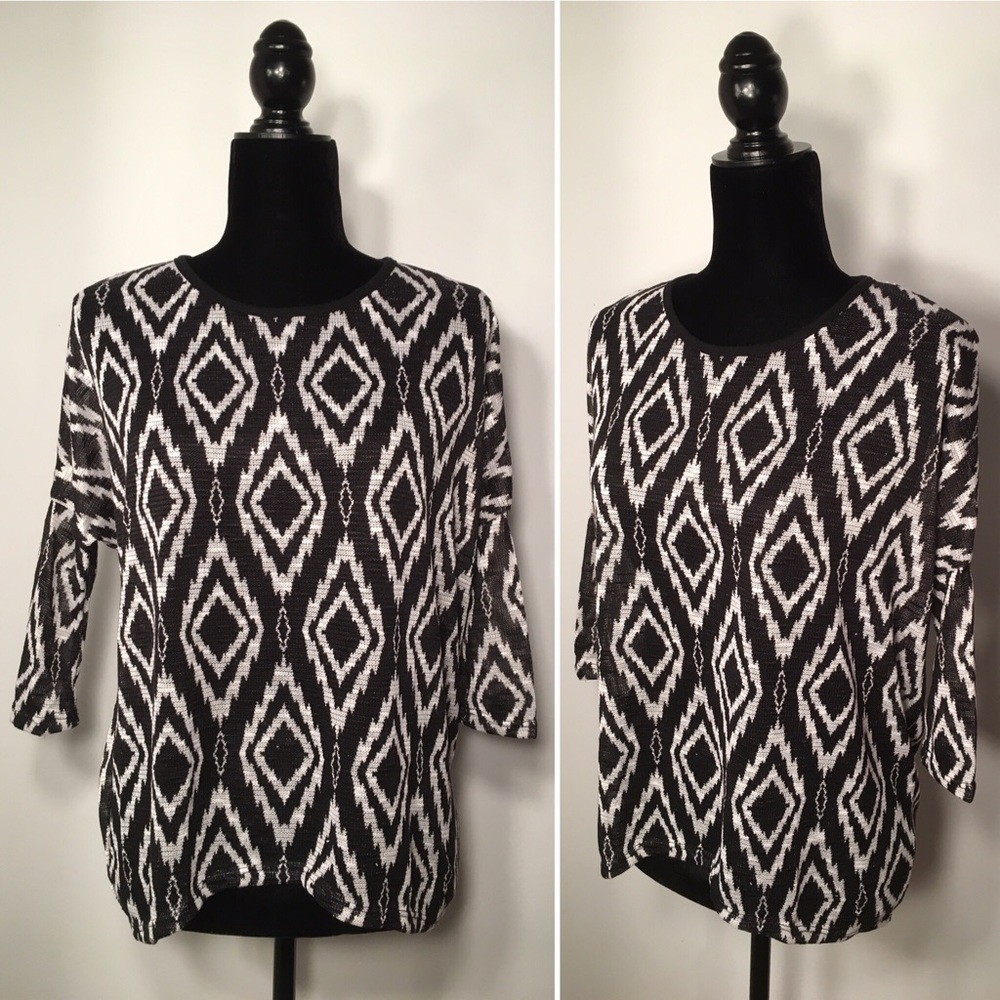 🌟SALE🌟 Black & White Diamond Hi Lo Top - Picture 4 of 6