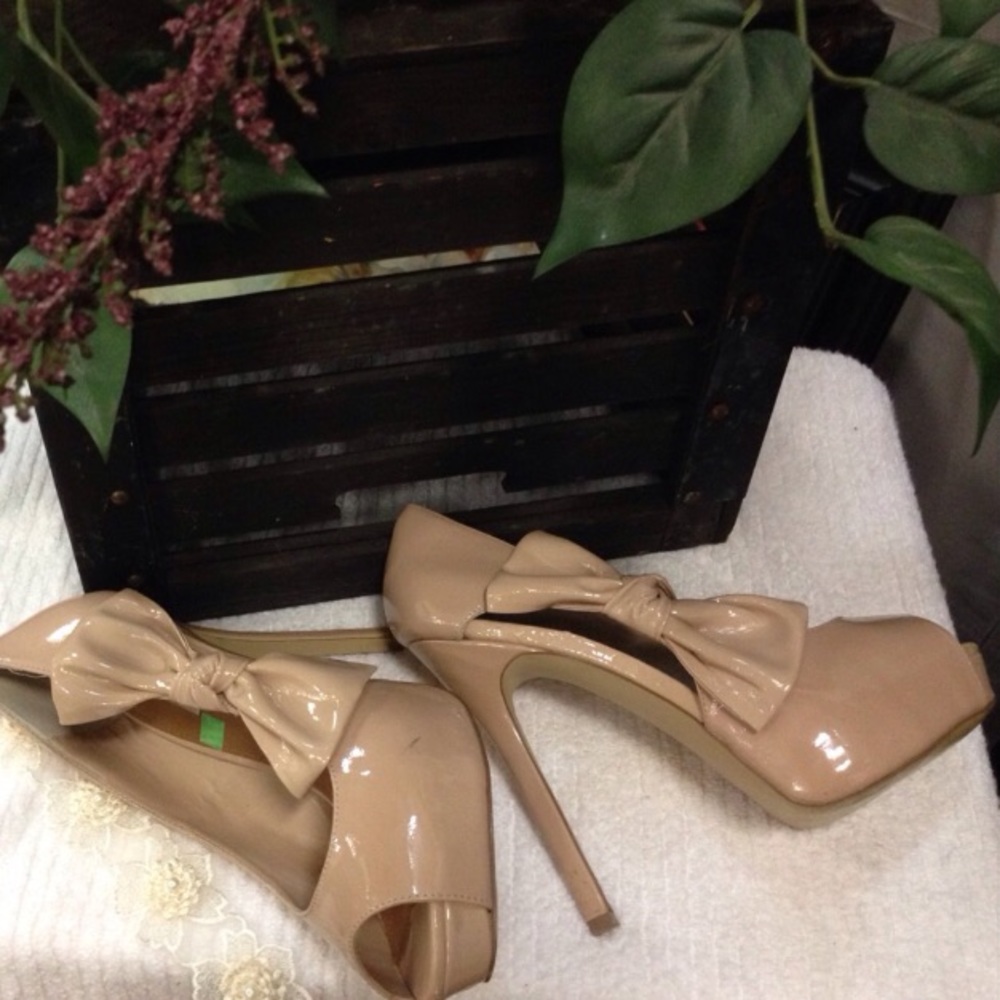 Blush/Nude Steve Madden Patent Bow Heels