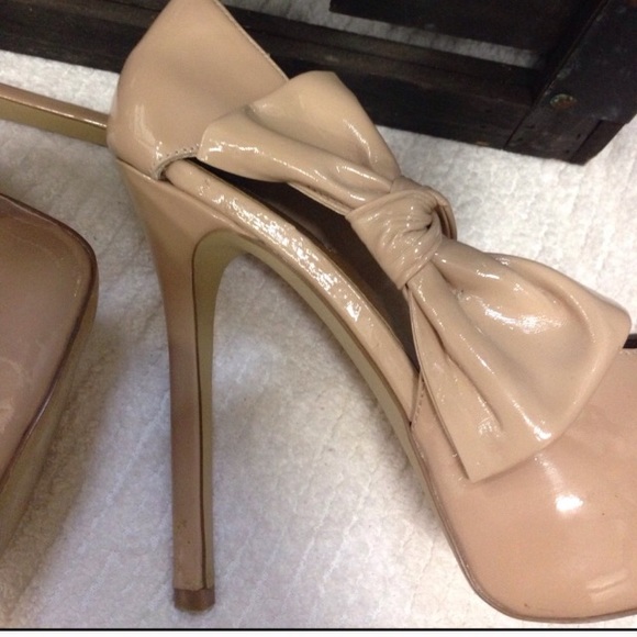 Blush/Nude Steve Madden Patent Bow Heels - Picture 2 of 4