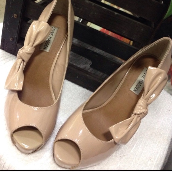Blush/Nude Steve Madden Patent Bow Heels - Picture 4 of 4