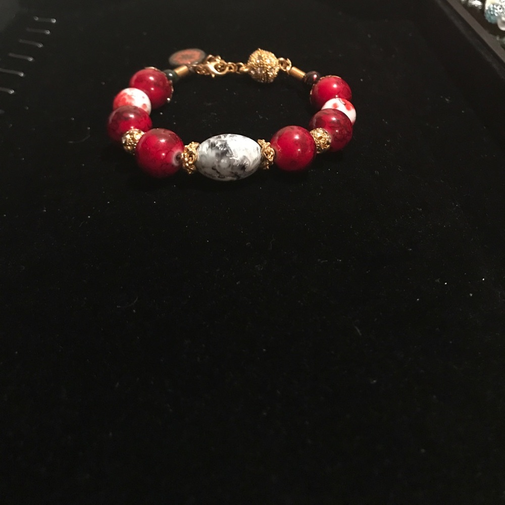 Adjustable bracelet with custom pendant