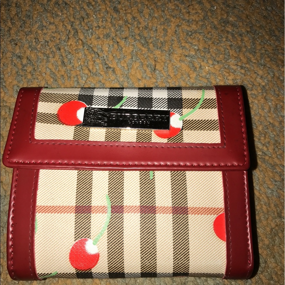 Burberry authentic Tri gold wallet