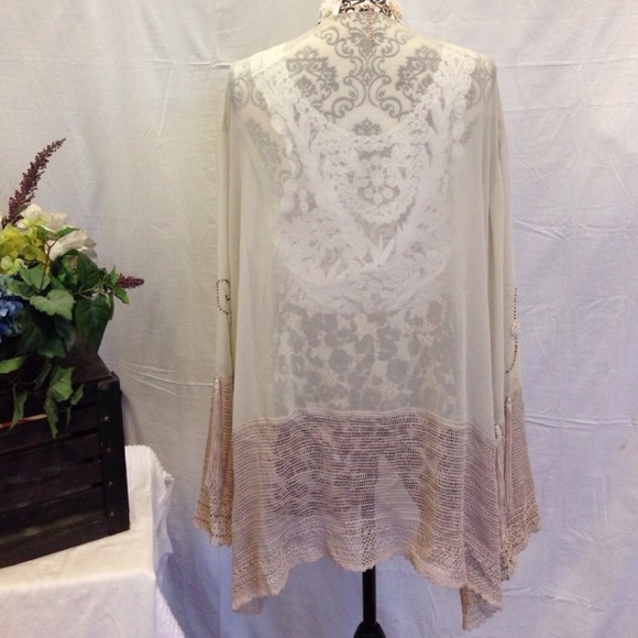 ⭐️SOLD⭐️Vintage Sheer Fringe Oversized Kimono - Picture 4 of 4