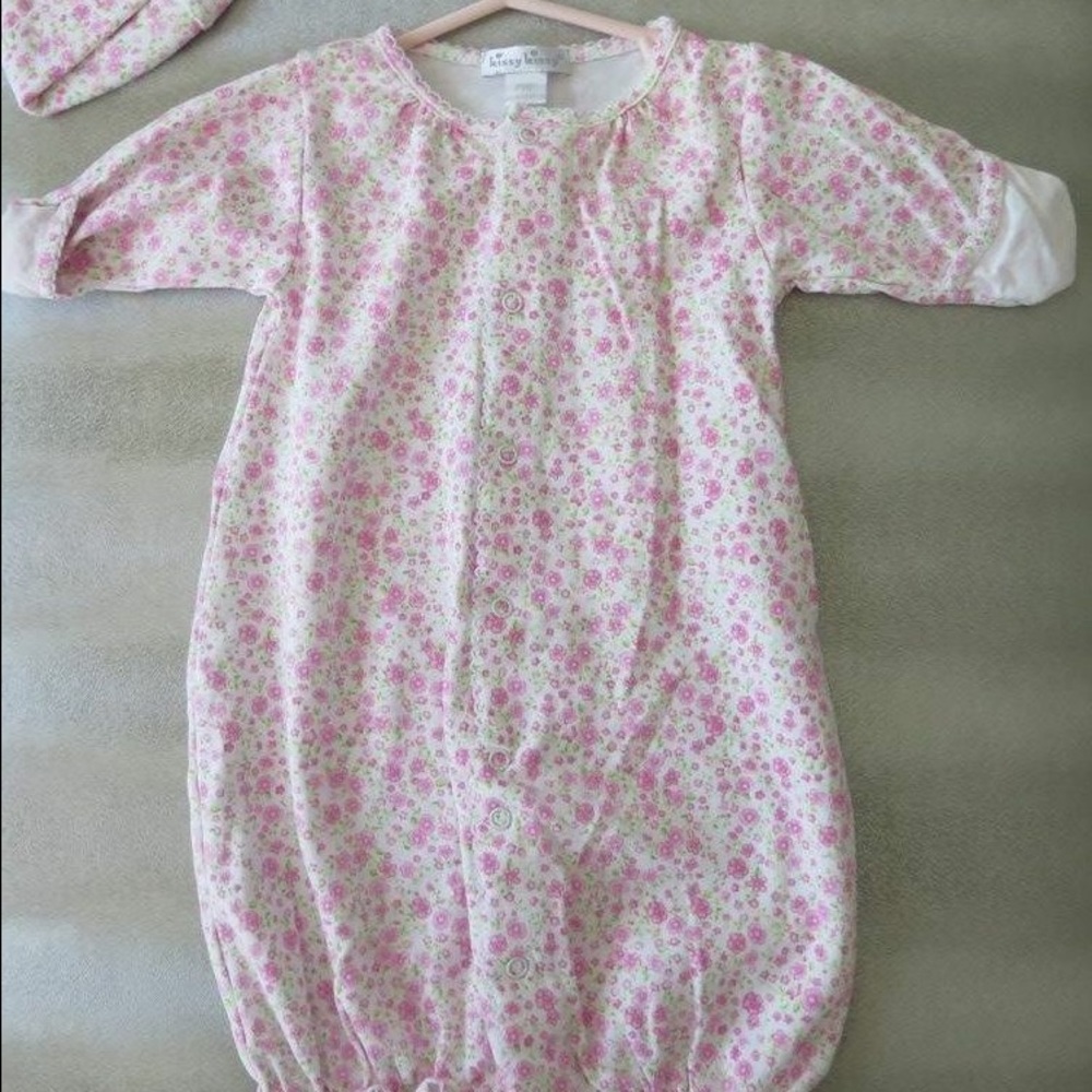 White w/ flower print gown with matching hat