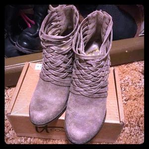 fergaligious booties