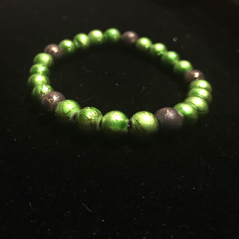 Green and grey beaded bracelet
