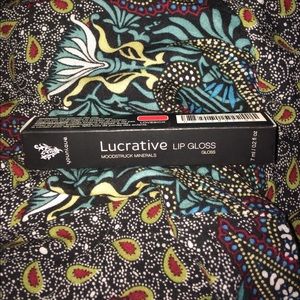 BNIB Younique Lucrative Lip Gloss in Lovesick