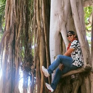 Meet your Posher, Sam