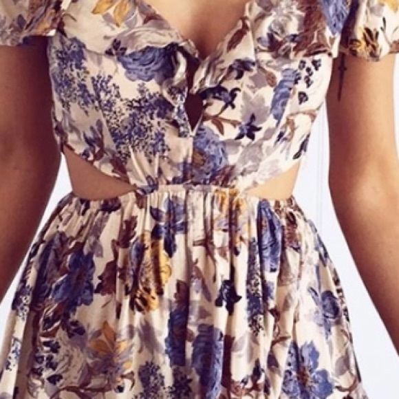 Beatiful Floral Cold Shoulder Open Side Dress - Picture 9 of 9