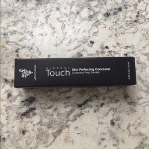 Younique Mineral Touch Concealer Organza