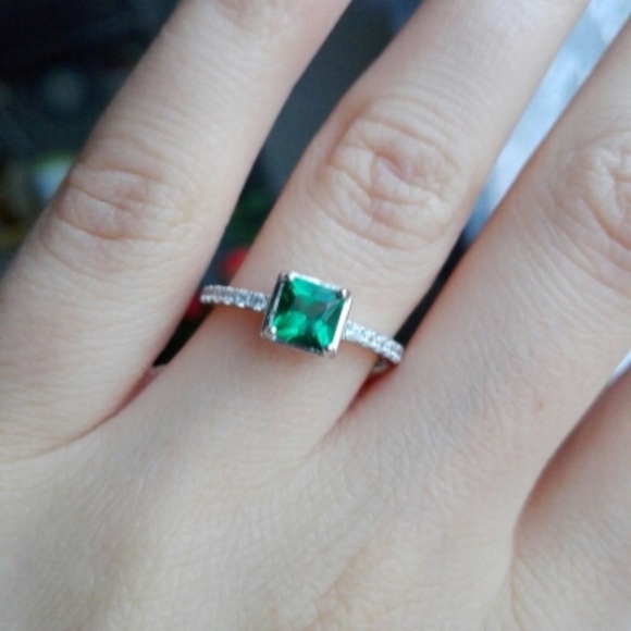 Sterling Silver CZ Square Green Emerald Ring π - Picture 2 of 8