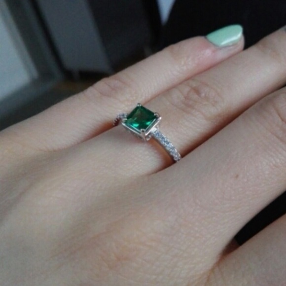 Sterling Silver CZ Square Green Emerald Ring π - Picture 3 of 8