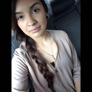 Meet your Posher, Anahi