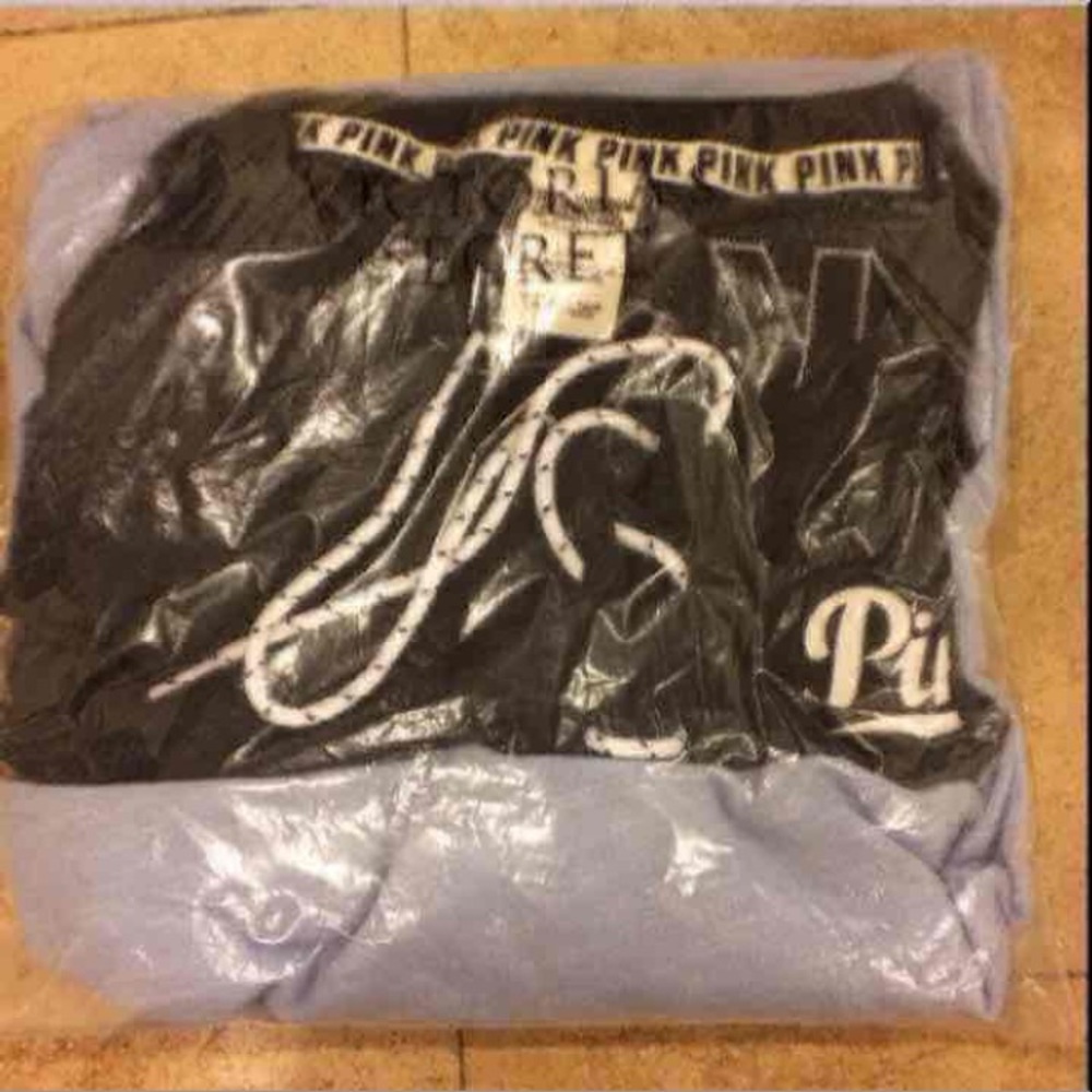 🌸1 HR SALE🌸VS PINK Laced Up varsity crew - Picture 4 of 4