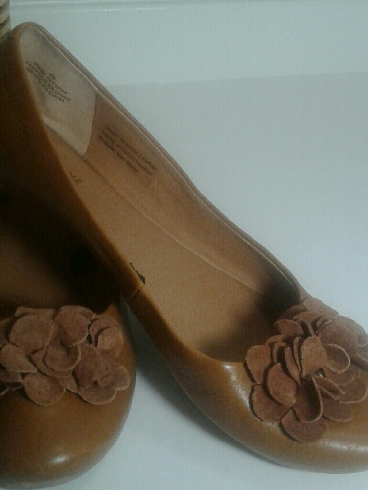 β« SOLD β« Kenneth Cole Reaction flats