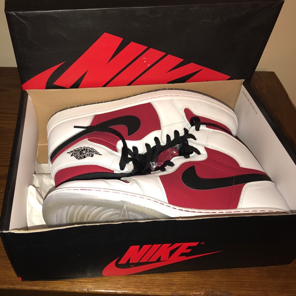 Jordan retro 1 carmine.