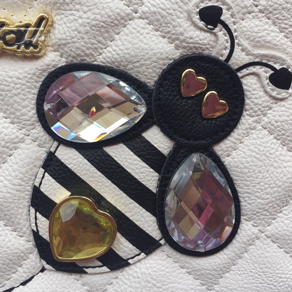 NWT Betsey Johnson Cream & Black Bee Wristlet  - Picture 2 of 5