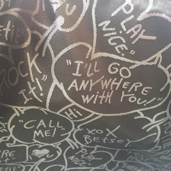 NWT Betsey Johnson Cream & Black Bee Wristlet  - Picture 3 of 5