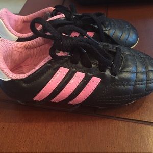 Girls Soccer Cleats. Size 10