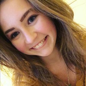 Meet your Posher, Kayla